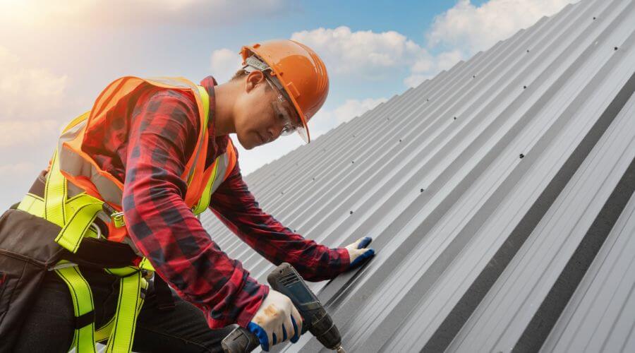Professional Emergency Roof Repairs services in Metamora, MI